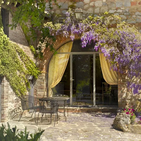 Tuscan Relais Il Serraglio בית חווה *
